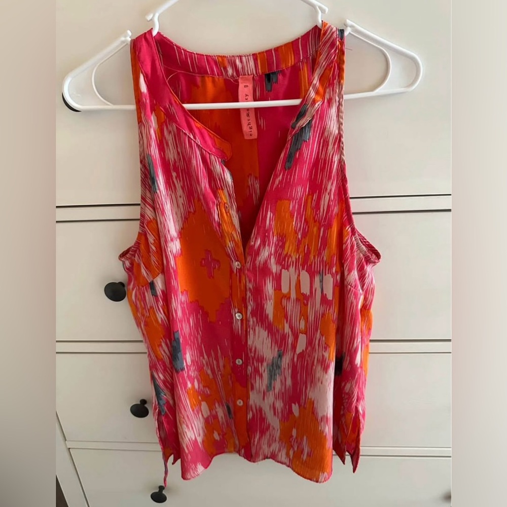 Eight Sixty Sleeveless Red and Pink Buttoned Blouse